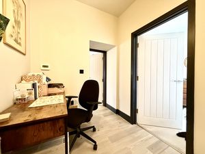 Entrance Hallway- click for photo gallery